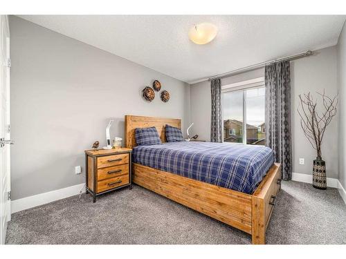 36 Rockyvale Green Nw, Calgary, AB - Indoor Photo Showing Bathroom