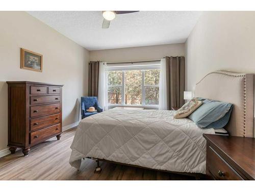 24 Straddock Villas Sw, Calgary, AB - Indoor Photo Showing Bathroom