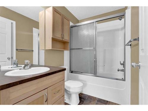8304-70 Panamount Drive Nw, Calgary, AB - Indoor Photo Showing Bathroom