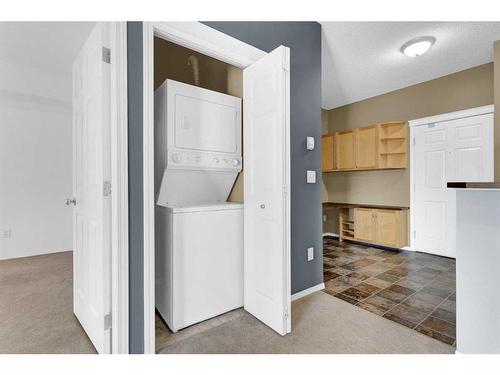 8304-70 Panamount Drive Nw, Calgary, AB - Indoor Photo Showing Laundry Room