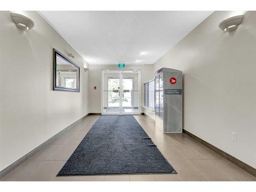 8304-70 Panamount Drive Nw, Calgary, AB - Indoor Photo Showing Other Room