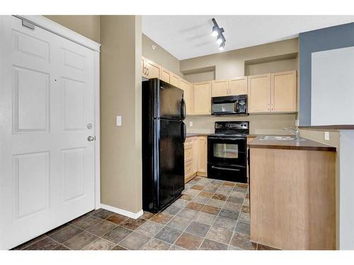 8304-70 Panamount Drive Nw, Calgary, AB - Indoor Photo Showing Kitchen With Double Sink