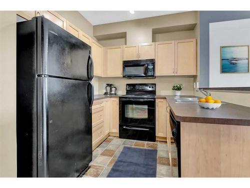 8304-70 Panamount Drive Nw, Calgary, AB - Indoor Photo Showing Kitchen