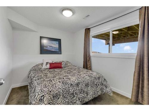 107 Covemeadow Crescent Ne, Calgary, AB - Indoor Photo Showing Bedroom