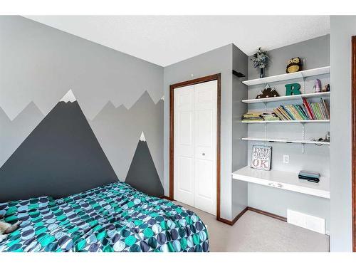 341 Citadel Meadow Bay Nw, Calgary, AB - Indoor Photo Showing Bedroom