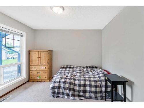 341 Citadel Meadow Bay Nw, Calgary, AB - Indoor Photo Showing Bedroom