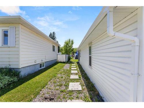 4729 48 Street, Olds, AB - Outdoor With Exterior