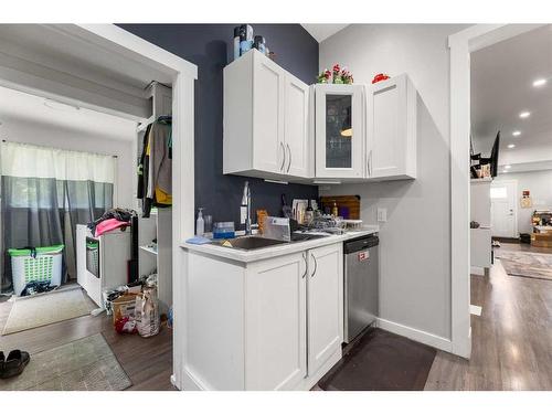 4729 48 Street, Olds, AB - Indoor Photo Showing Kitchen