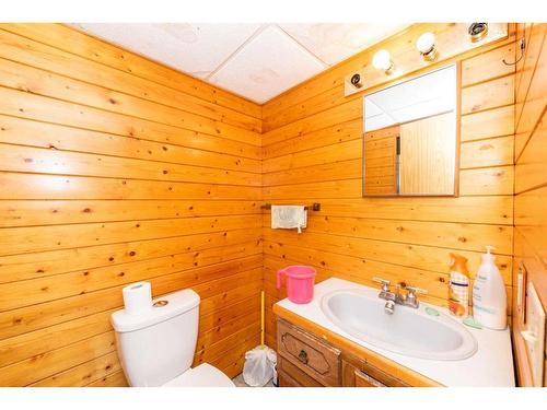 184 Whitaker Close Ne, Calgary, AB - Indoor Photo Showing Bathroom