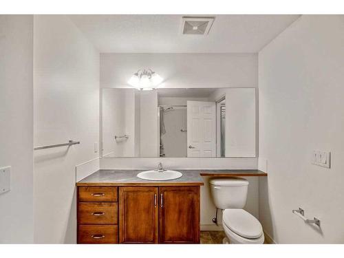 2236-48 Inverness Gate Se, Calgary, AB - Indoor Photo Showing Bathroom
