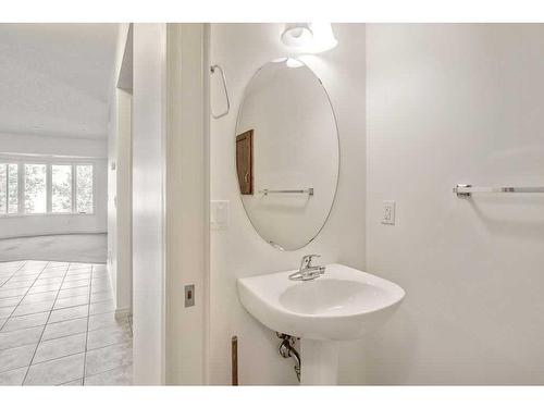 2236-48 Inverness Gate Se, Calgary, AB - Indoor Photo Showing Bathroom