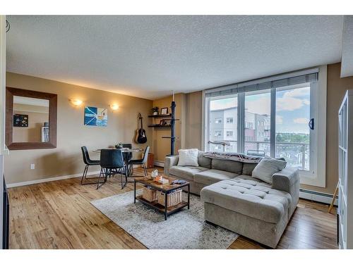 506-429 14 Street Nw, Calgary, AB - Indoor Photo Showing Living Room