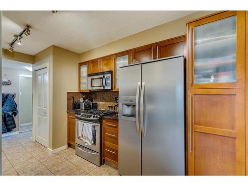 506-429 14 Street Nw, Calgary, AB - Indoor Photo Showing Kitchen