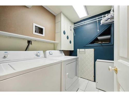 56 Erin Circle Se, Calgary, AB - Indoor Photo Showing Laundry Room