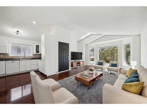 56 Erin Circle Se, Calgary, AB - Indoor Photo Showing Living Room