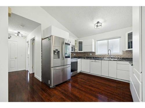 56 Erin Circle Se, Calgary, AB - Indoor Photo Showing Kitchen