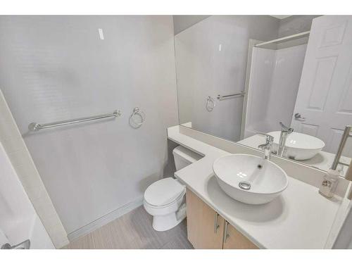 103-1414 17 Street Se, Calgary, AB - Indoor Photo Showing Bathroom