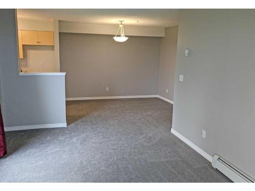 4102-1620 70 Street Se, Calgary, AB - Indoor Photo Showing Other Room