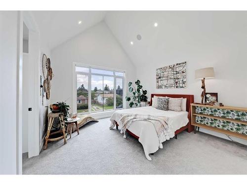 4635 82 Street Nw, Calgary, AB - Indoor Photo Showing Bedroom