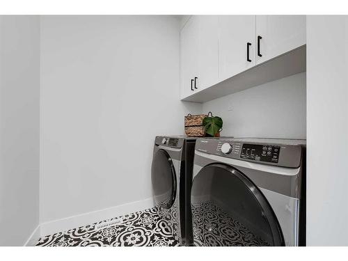 4635 82 Street Nw, Calgary, AB - Indoor Photo Showing Laundry Room
