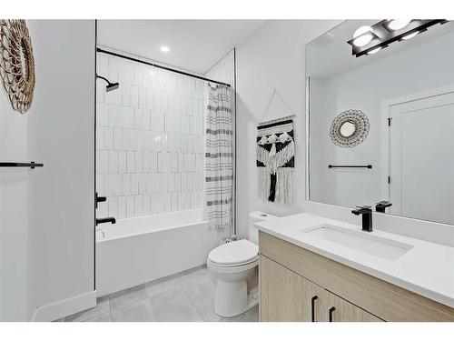 4635 82 Street Nw, Calgary, AB - Indoor Photo Showing Bathroom