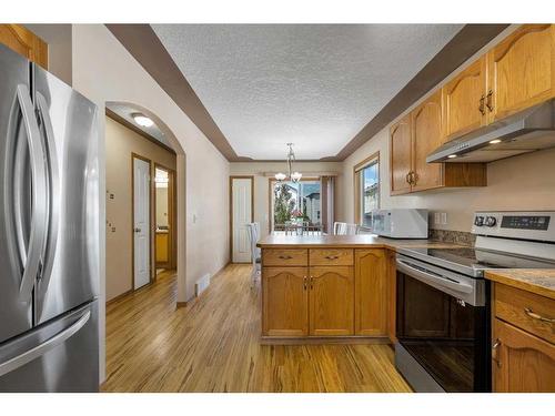 34 Covehaven Rise Ne, Calgary, AB - Indoor Photo Showing Kitchen