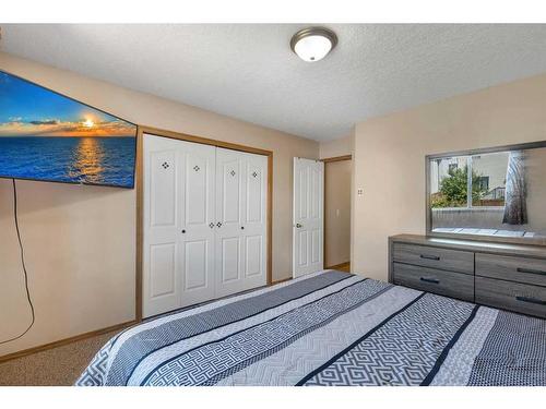 34 Covehaven Rise Ne, Calgary, AB - Indoor Photo Showing Bedroom