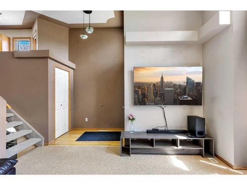 34 Covehaven Rise Ne, Calgary, AB - Indoor Photo Showing Other Room