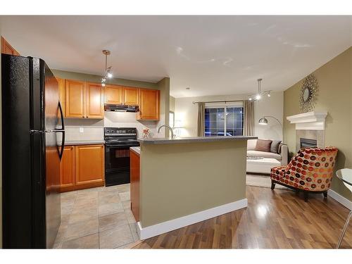 14-2318 17 Street Se, Calgary, AB - Indoor Photo Showing Kitchen