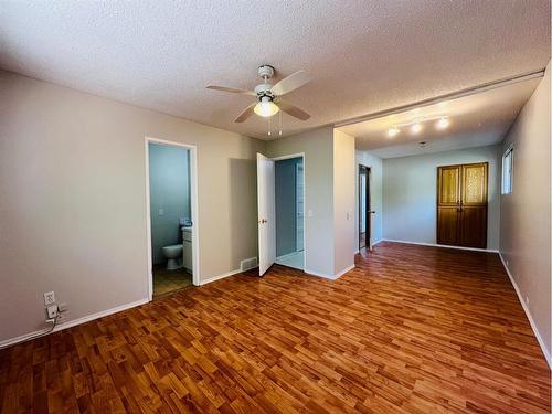 908 Hunterston Road Nw, Calgary, AB - Indoor Photo Showing Other Room