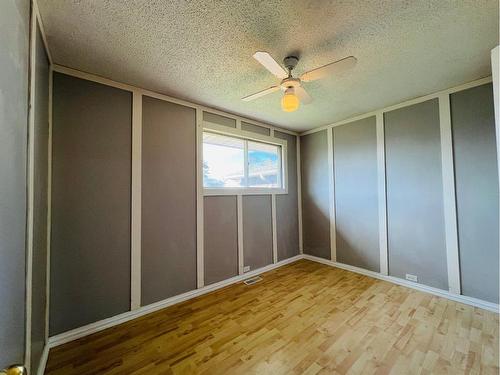 908 Hunterston Road Nw, Calgary, AB - Indoor Photo Showing Other Room