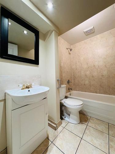 908 Hunterston Road Nw, Calgary, AB - Indoor Photo Showing Bathroom