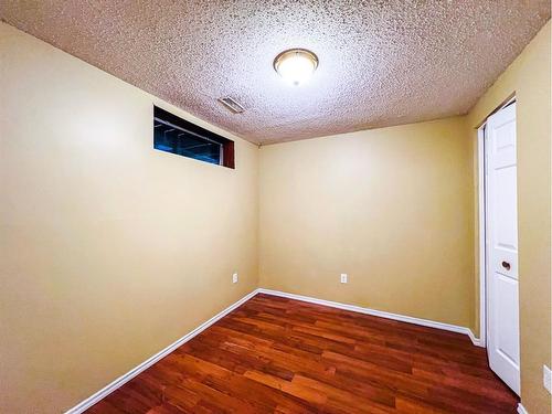 908 Hunterston Road Nw, Calgary, AB - Indoor Photo Showing Other Room