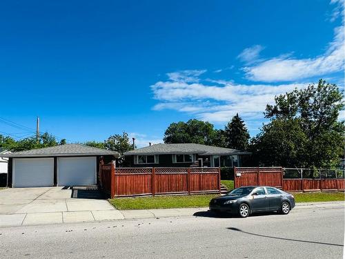 908 Hunterston Road Nw, Calgary, AB - Outdoor