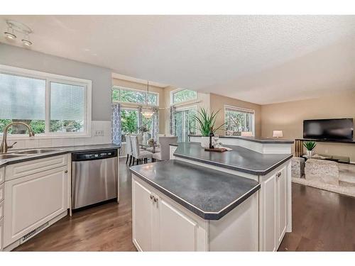 168 Chaparral Crescent Se, Calgary, AB - Indoor Photo Showing Kitchen