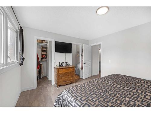 15 Deermont Place Se, Calgary, AB - Indoor Photo Showing Bedroom