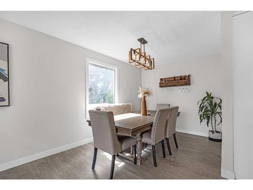 15 Deermont Place Se, Calgary, AB - Indoor Photo Showing Dining Room