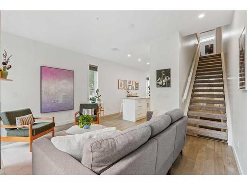 202-1616 24 Avenue Nw, Calgary, AB - Indoor Photo Showing Living Room