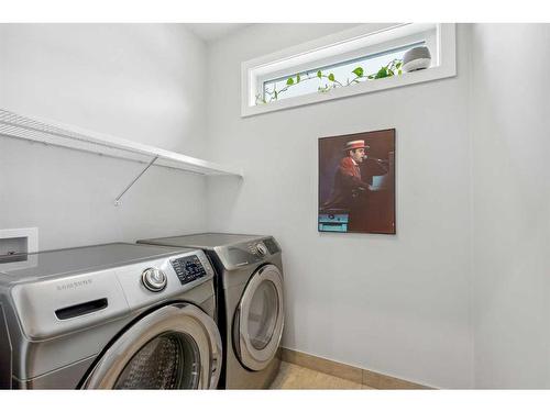 202-1616 24 Avenue Nw, Calgary, AB - Indoor Photo Showing Laundry Room