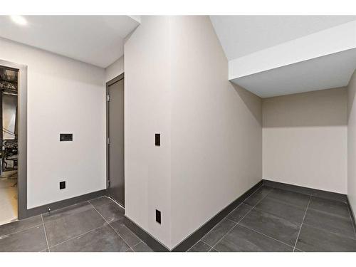 1514 22 Avenue Sw, Calgary, AB - Indoor Photo Showing Other Room