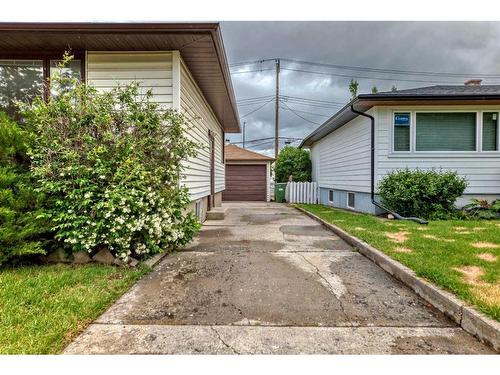 3 Maple Place Sw, Calgary, AB - Outdoor