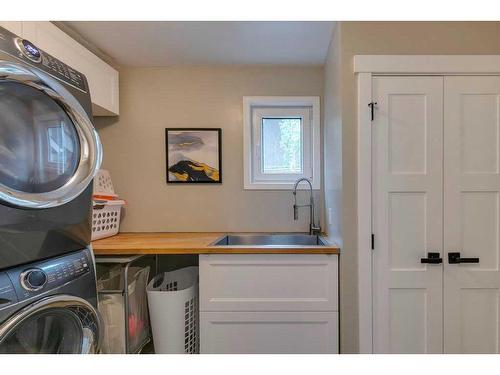 44 Christie Knoll Heights Sw, Calgary, AB - Indoor Photo Showing Laundry Room