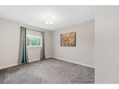 1-1724 Kensington Road Nw, Calgary, AB - Indoor Photo Showing Other Room