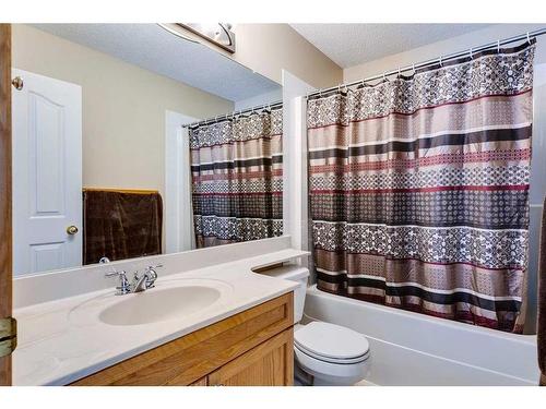81 Bridlewood Manor Sw, Calgary, AB - Indoor Photo Showing Bathroom