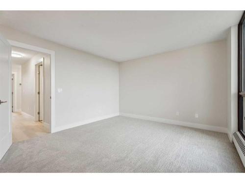 261-20 Coachway Road Sw, Calgary, AB - Indoor Photo Showing Other Room