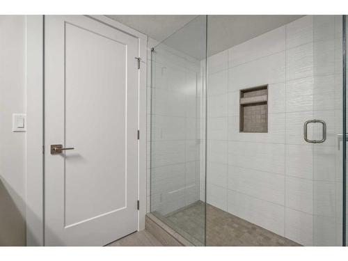 261-20 Coachway Road Sw, Calgary, AB - Indoor Photo Showing Bathroom
