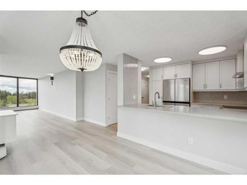 261-20 Coachway Road Sw, Calgary, AB - Indoor Photo Showing Kitchen