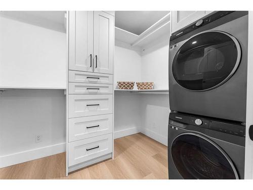 10404 Maplemont Road Se, Calgary, AB - Indoor Photo Showing Laundry Room