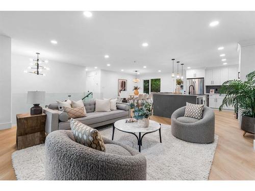 10404 Maplemont Road Se, Calgary, AB - Indoor Photo Showing Living Room