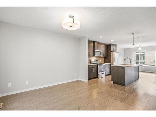 117 Evansridge Park Nw, Calgary, AB - Indoor Photo Showing Kitchen